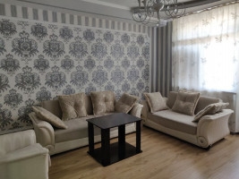 Сдаю 2х комнатную элитную квартиру посуточно в центре города