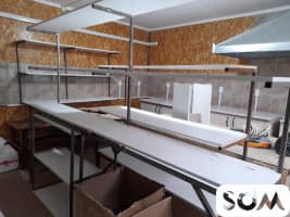 Продаю столы, стеллажи, кровать, кухонный стол