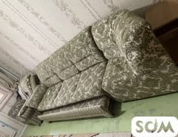 Продаю мягкий гарнитур. Столик. Вешалку и скамейку под обувь